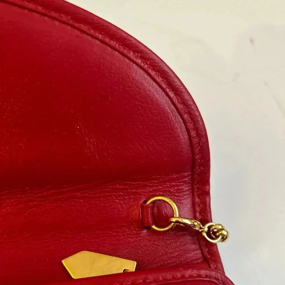 ! Rare Vintage, 1980's Yves Saint Laurent red bag with gold chain - Picture 7 of 14